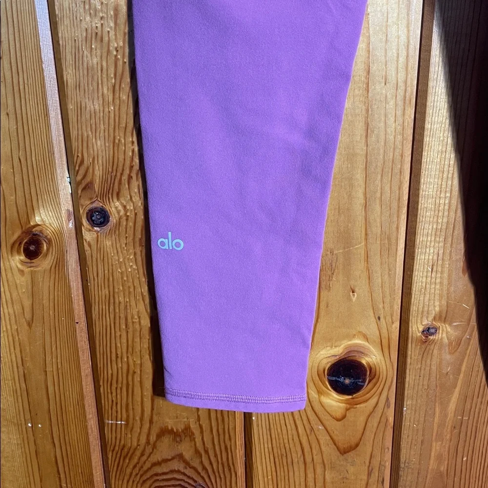 Alo yoga pink cropped leggings size medium workout gym leggings workout pants - Picture 3 of 5